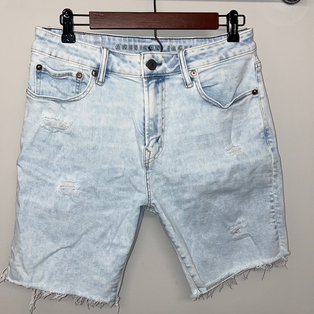 Men’s Destroyed Light Wash Jean Shorts